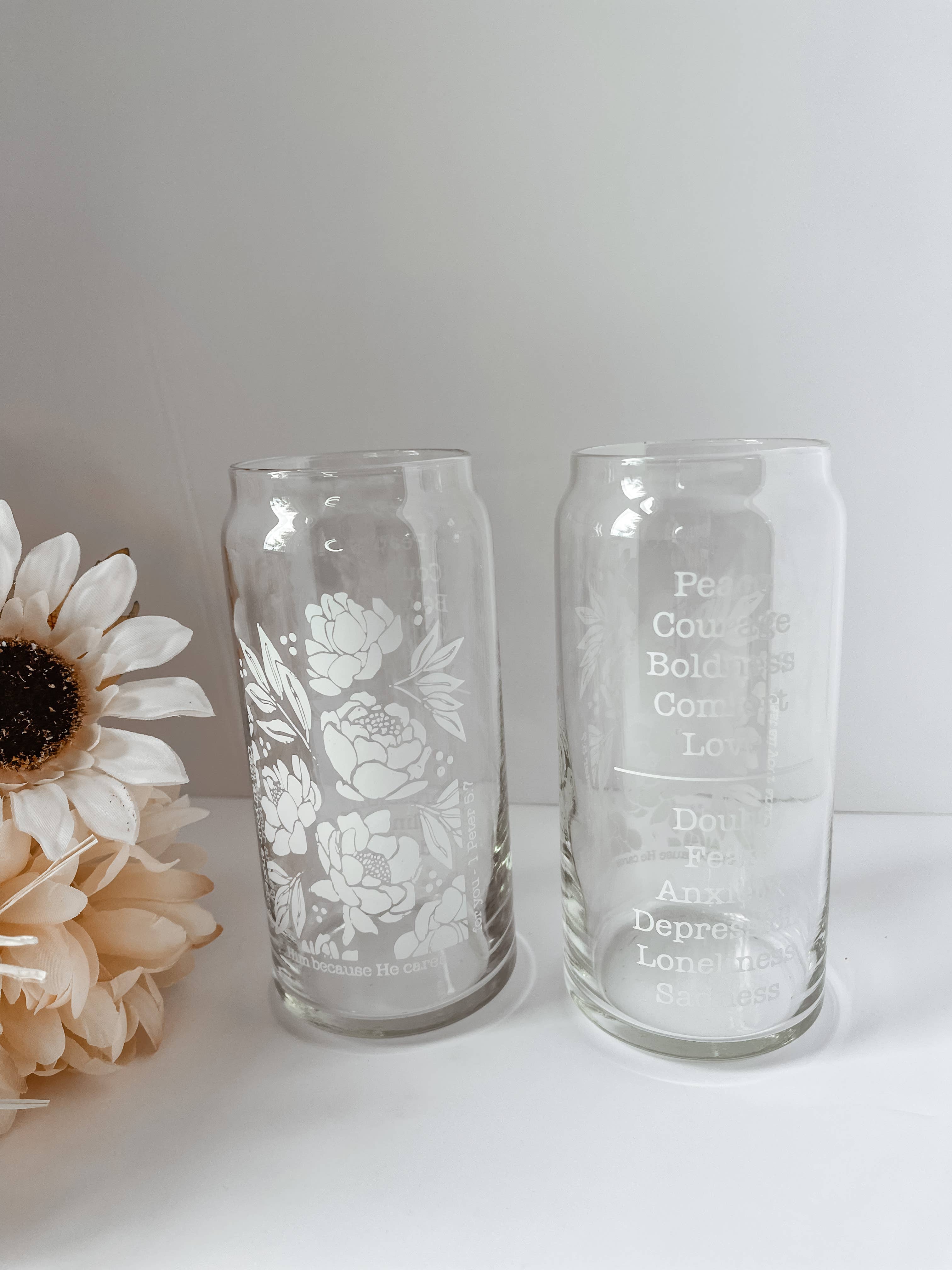 20 oz 1 Peter 5:7 Floral Glass Can