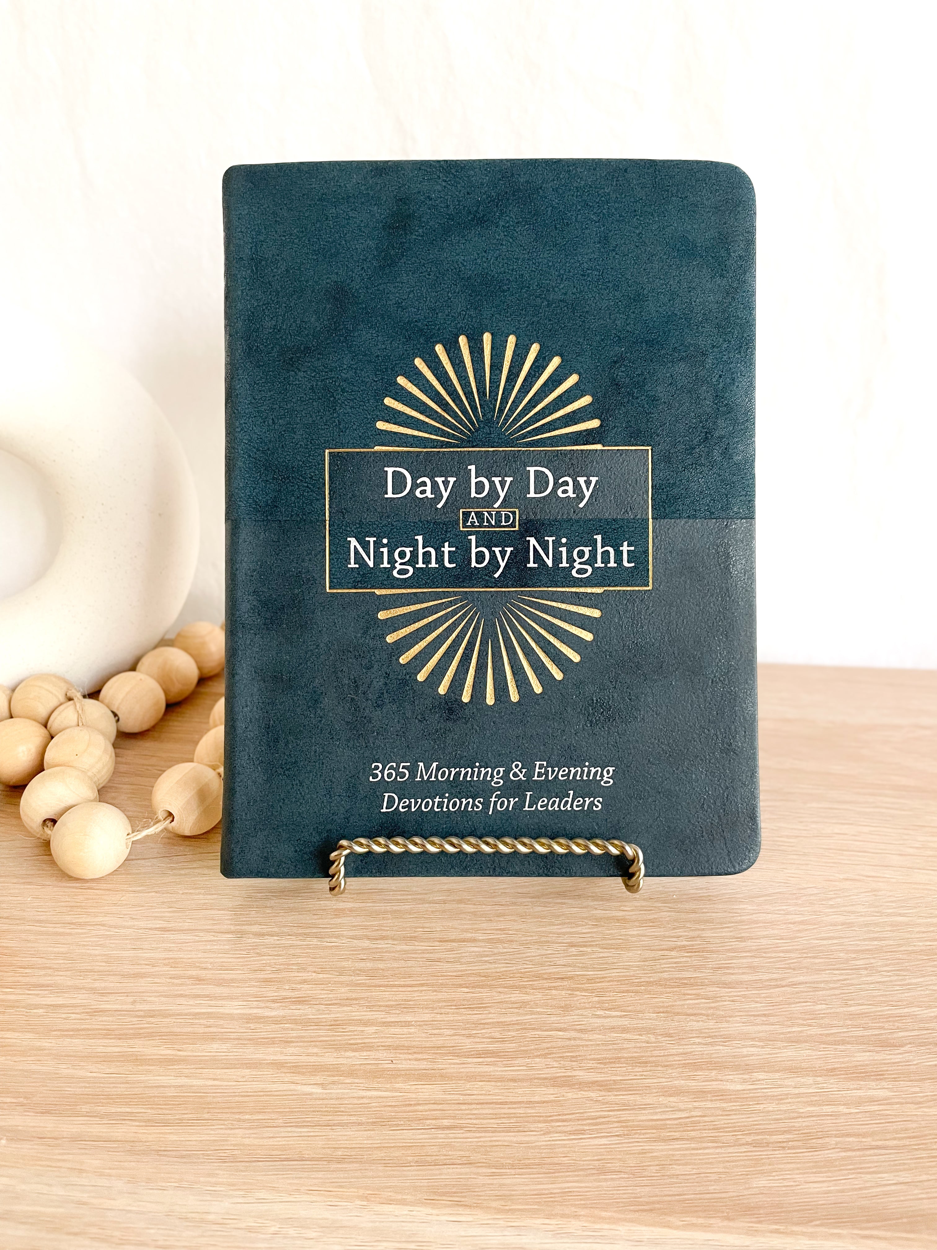 Day by Day and Night by Night - 365 Morning & Evening Devotions for Leaders