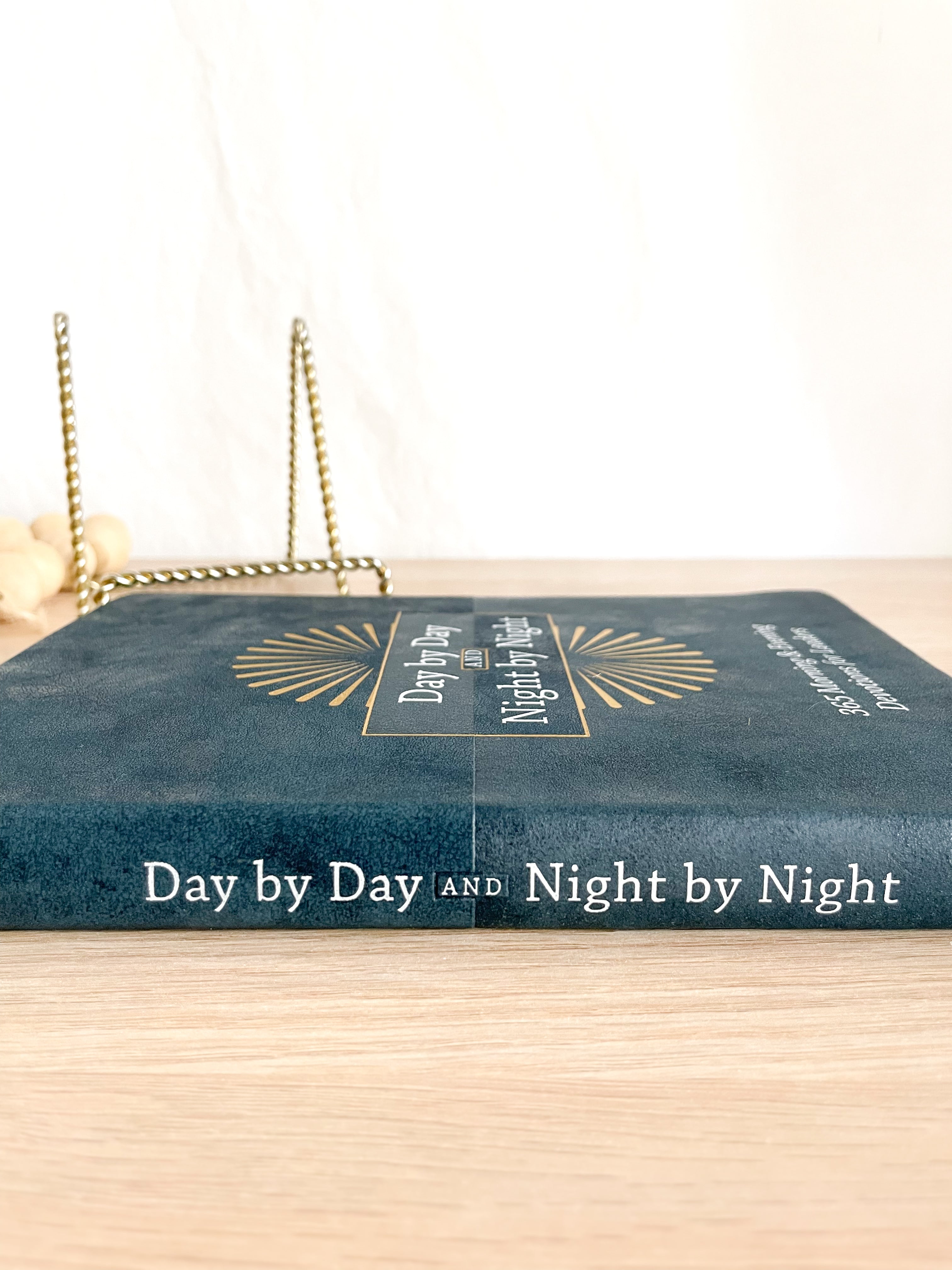 Day by Day and Night by Night - 365 Morning & Evening Devotions for Leaders